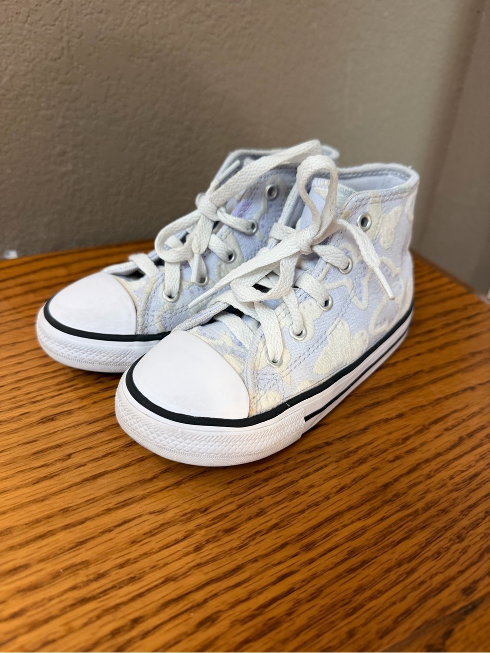 Converse Kids High-Top Sneakers in Light purple and White Floral